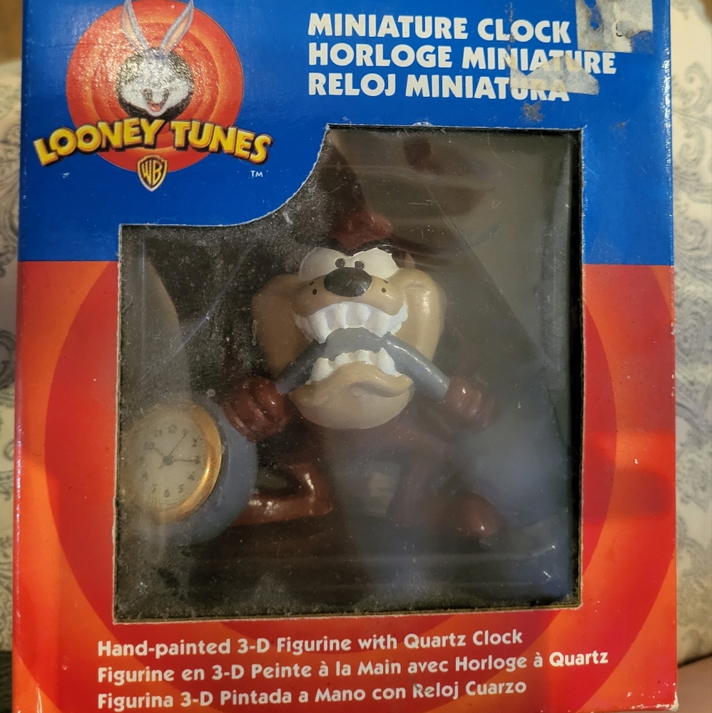 Vintage 1997 tazmanian devil clock